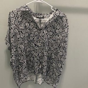 Small forever 21 black and white Flowey paisley button-down
